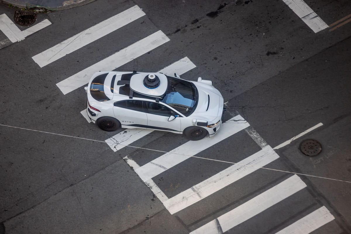 Austin Okul Bölgesi Waymo Araçlarını Otobüs Durdurmaya Öğretmeye Çalıştı, Başarısız Oldu