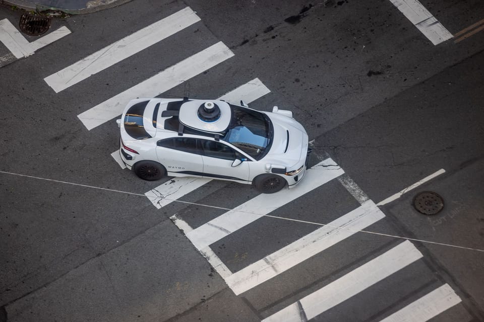 Austin Okul Bölgesi Waymo Araçlarını Otobüs Durdurmaya Öğretmeye Çalıştı, Başarısız Oldu