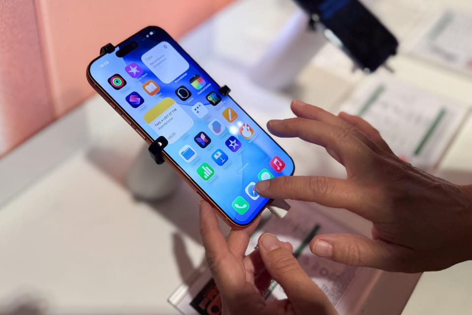 Apple iPhone 18 Pro’da Tasarım Devrimi: Yeni Çerçeve ve Port Yok