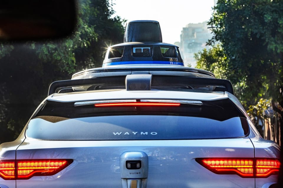 Robotaxi Şirketleri Uzaktan Yardım Oranlarını Açıklamayı Reddetti