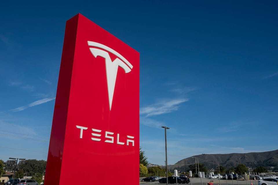 NHTSA, Tesla’nın ‘Actually Smart Summon’ Özelliği Üzerindeki Soruşturmayı Kapatıyor