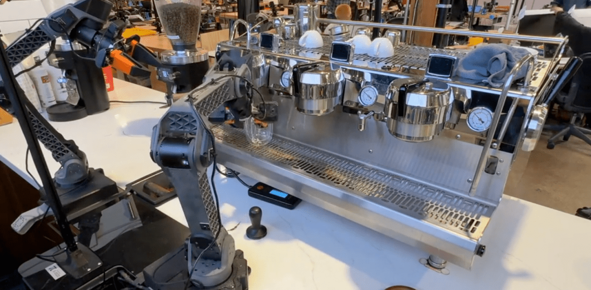 Physical Intelligence’ın Yeni Robot Beyni π0.7, Öğretilmemiş Görevleri Çözebiliyor