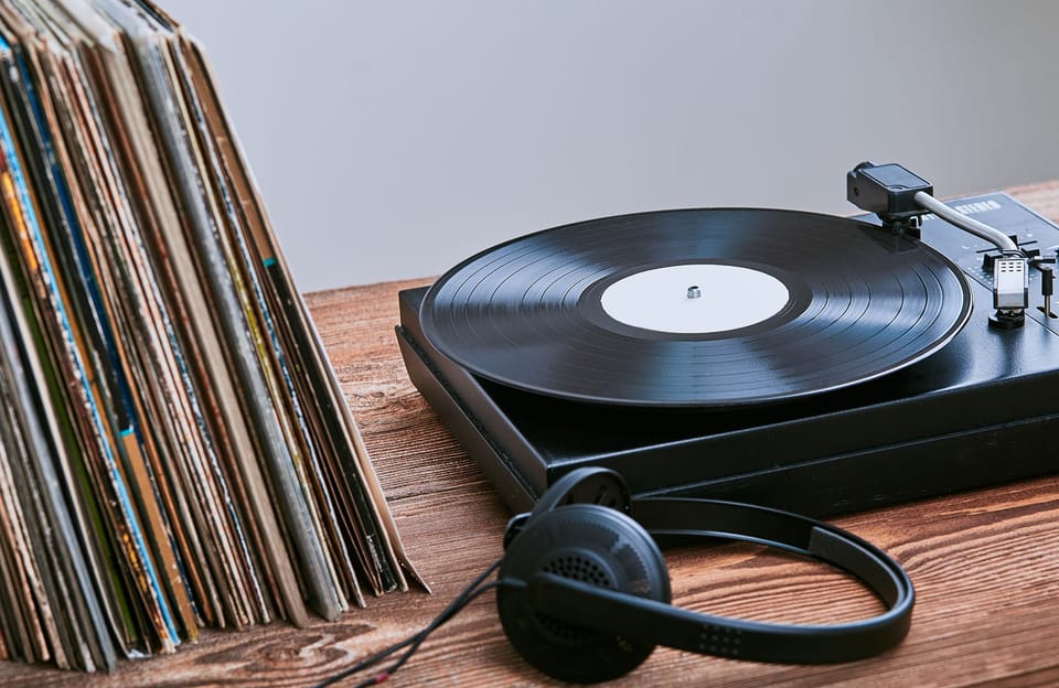 2026’da Online Vinyl Kayıt Alışverişi: Discogs, Bandcamp ve eBay